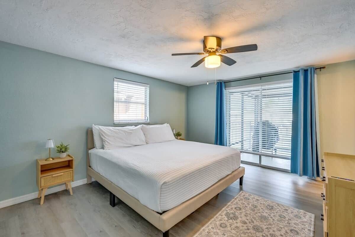 Iron/ironing board, WiFi, bed sheets