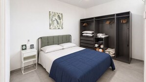 3 bedrooms, iron/ironing board - GuestHost - Comfy Verandah Flat X6 Near the Sea (Trani)
