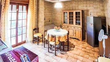 Appartamento, balcone, vista città | Pasti
