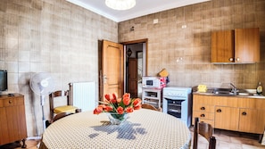 Appartamento, balcone, vista città | Cucina privata