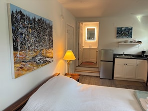 Een strijkplank/strijkijzer, gratis wifi, beddengoed