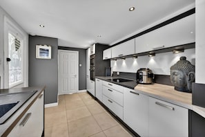 House | Private kitchen - Charming Devon Cottage With Garden (West Kilbride)