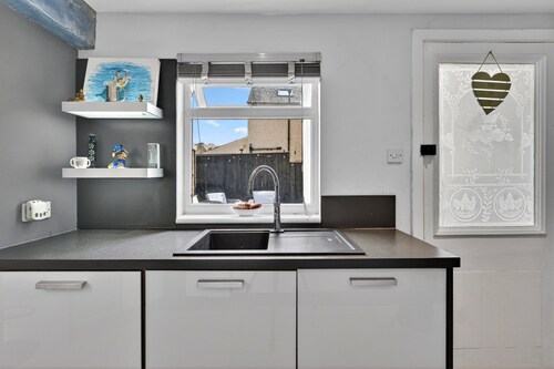 Charming Devon Cottage With Garden