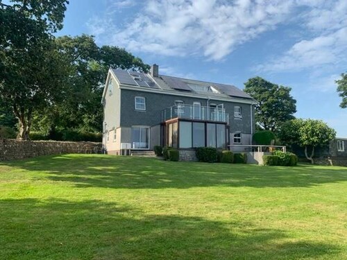 Apartment Sleeps 4 Enclosed Garden Pets Welcome