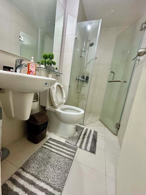 Bathroom - AURR BLOOM BY ROSIE (Parañaque)