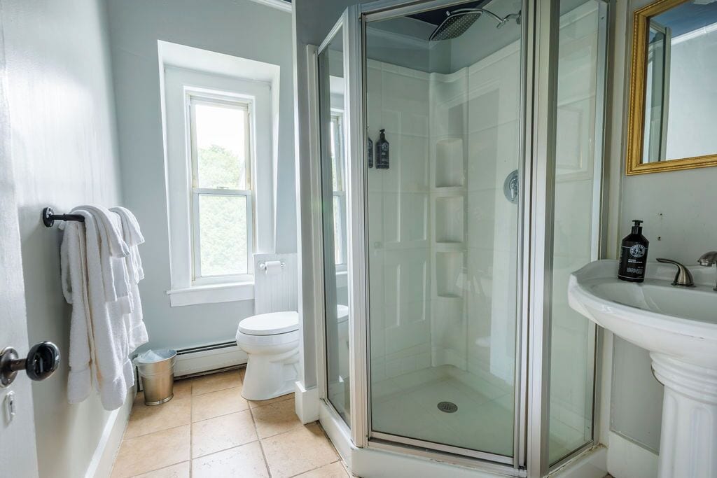 Classic Double Room, 1 Queen Bed | Bathroom