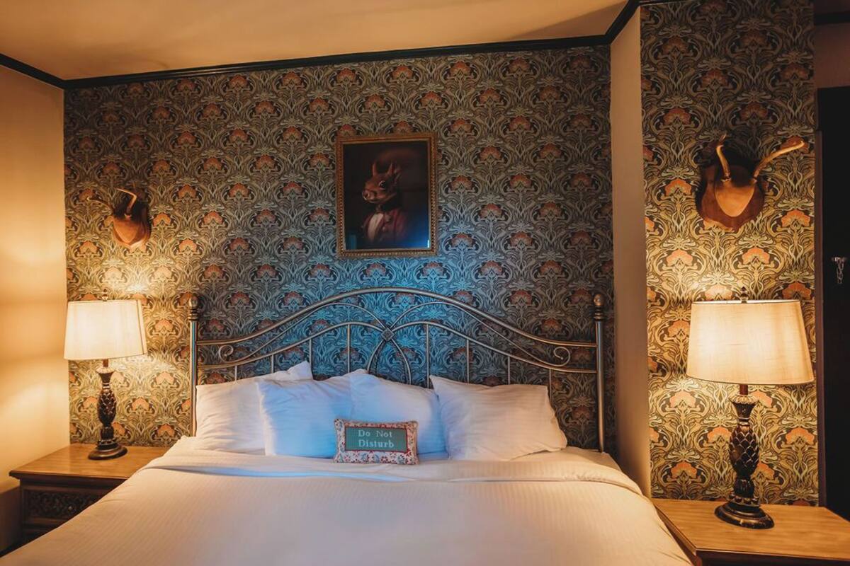 Classic Double Room, 1 Queen Bed | WiFi (free)