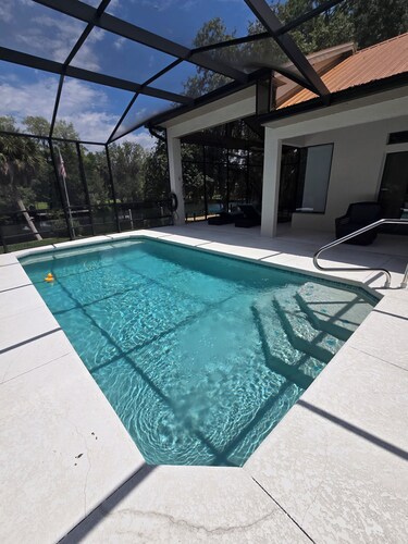 Pool, 3/2, River front, come stay at the Lazy Gator, dock your boat!