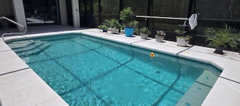 Pool, 3/2, River front, come stay at the Lazy Gator, dock your boat!