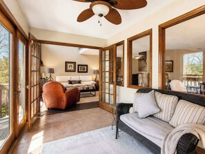 TV, fireplace, offices