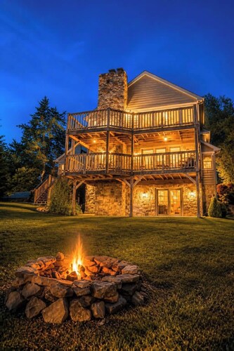 THE Luxe Knoxville Lake House | Hot Tub, 4BR, Dock