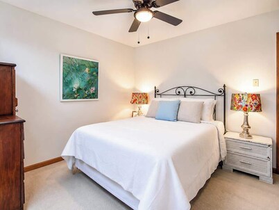 THE Luxe Knoxville Lake House Hot Tub, 4BR, Dock