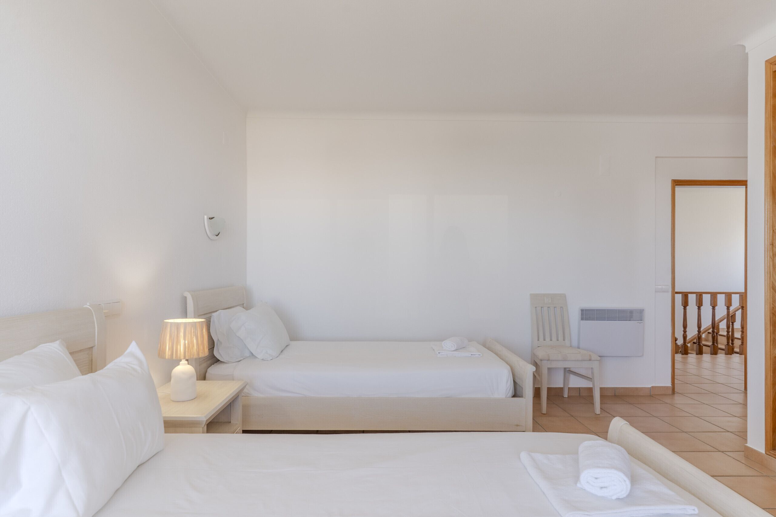 4 chambres, fer et planche à repasser, Wi-Fi gratuit, draps fournis