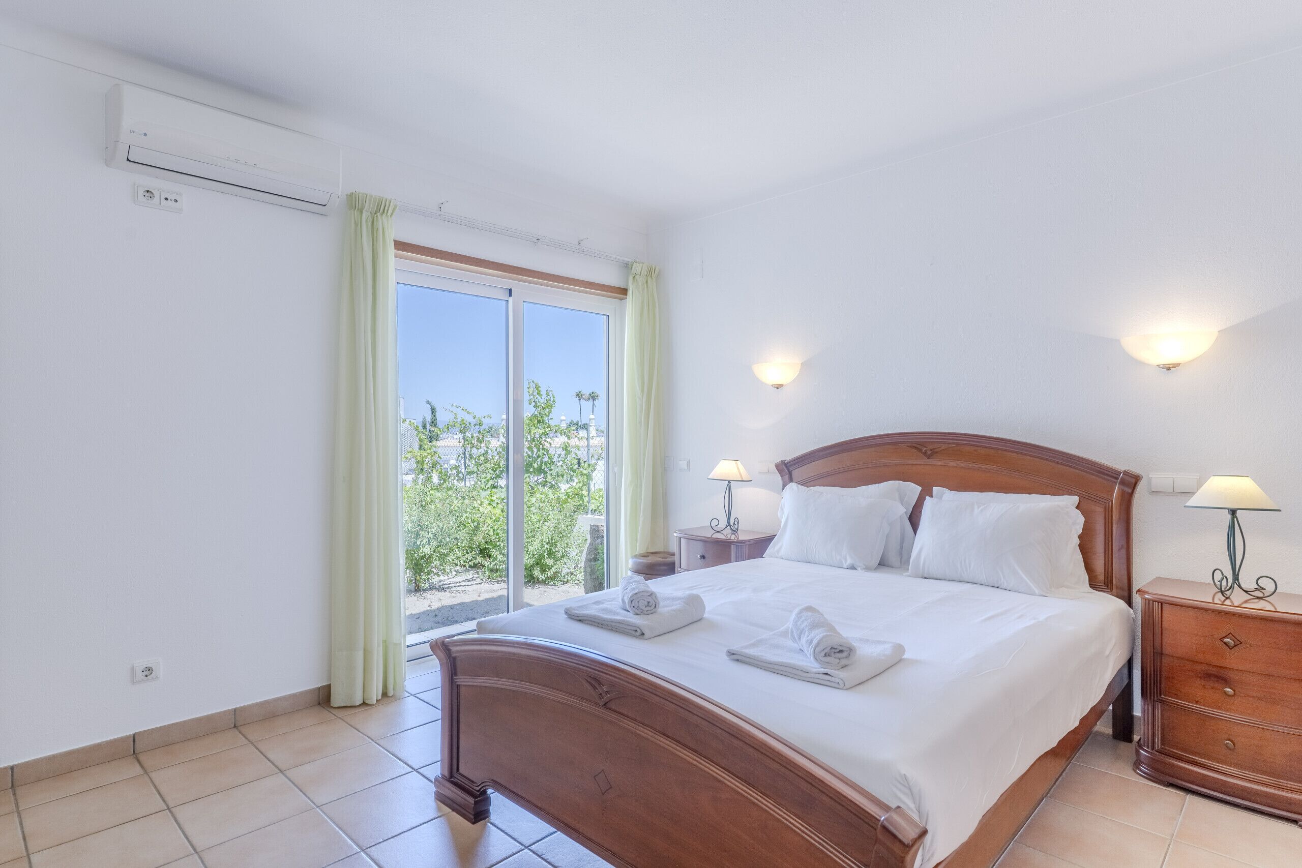 Iron/ironing board, WiFi (free), bed sheets