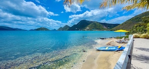 Sun-loungers, beach towels - Beautiful Private Waterfront Estate, 2 Properties, 4 Bedrooms, West End Tortola (Tortola)
