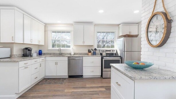 Private kitchen - Charming Seaside Retreat – Walk to the Beach in Rye, NH (Rye)