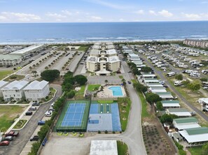 Exterior - Atlantic Queen - Oceanfront Escape (Emerald Isle)