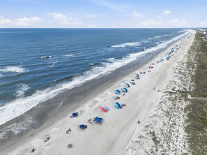 Beach - Atlantic Queen - Oceanfront Escape (Emerald Isle)