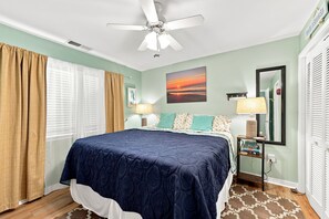 Room - Atlantic Queen - Oceanfront Escape (Emerald Isle)