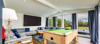 Luxury Lodge With Swim Spa for 8