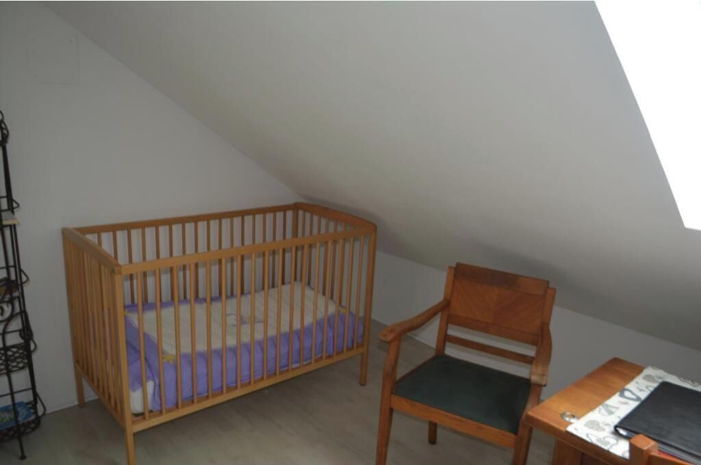 Iron/ironing board, bed sheets