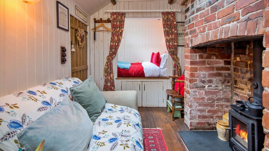 Rustic Romantic Cottage in Llangadog