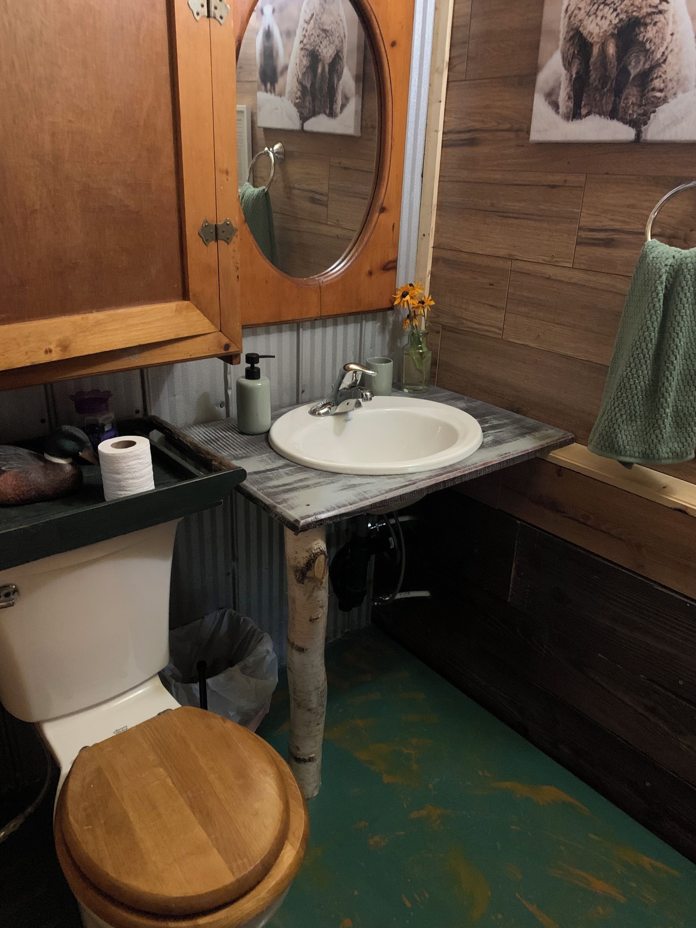 Handtücher, Seife, Shampoo, Toilettenpapier