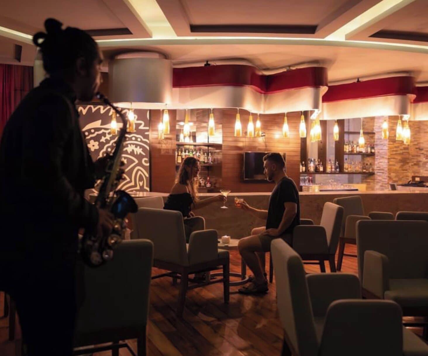 3 bares o lounges 