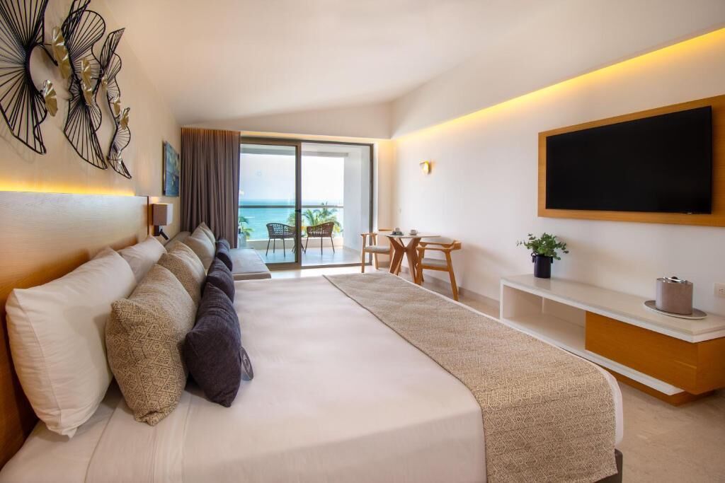 Family Suite, Beach View | Premium bedding, in-room safe, desk, laptop workspace