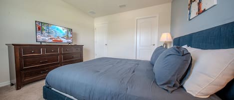 7 bedrooms, desk, iron/ironing board, bed sheets