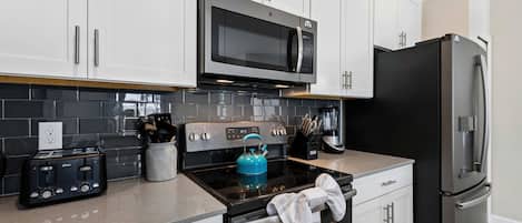 Coffee/tea maker, fridge, microwave, oven