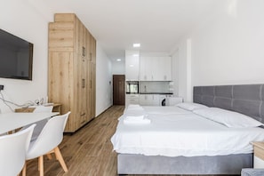 1 bedroom, WiFi, bed sheets - Wave & Stay Studio | Durrës Waterfront by PikHost (Durrës)