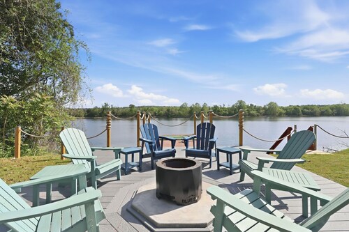 Riverfront Haven~Pool~Kayak~BBQ~7 Mins to Masters