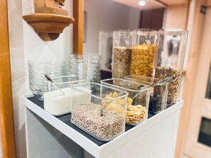 Daily buffet breakfast for a fee - Gästehaus Mönchshof (Sommerhausen)