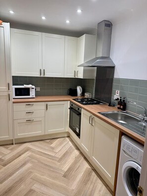 Private kitchen - Bright 3BR • Rose Street • Heart of Edinburgh (Edinburgh)
