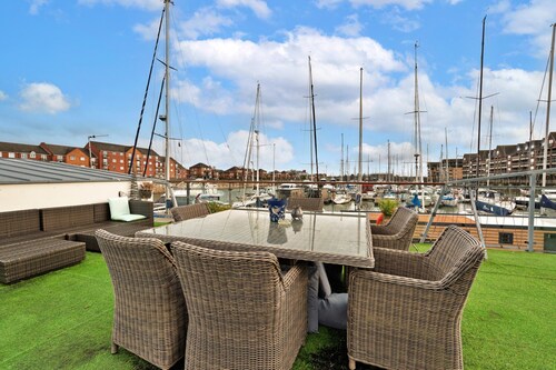 Houseboat in Central Liverpool