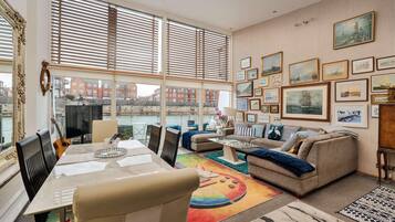 Mobile Home | Living room