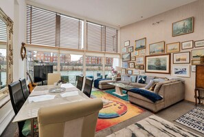 Mobile Home | Living room