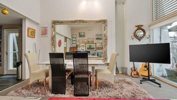 Mobile Home | Dining