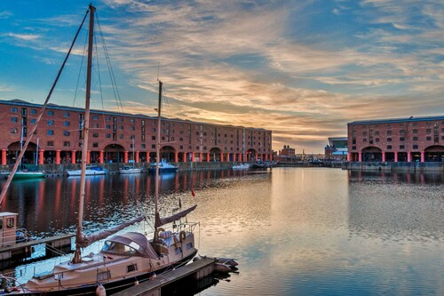 Houseboat in Central Liverpool