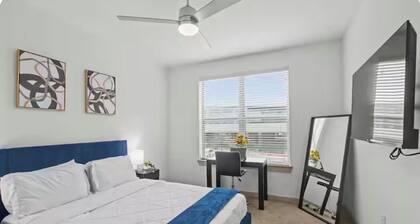 Alma Hub 121, 1BR- Sleeps 4, Infinity Pool, Pets Welcome, Walk to Shops, Gym