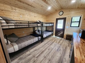 1 bedroom, WiFi (free), bed sheets