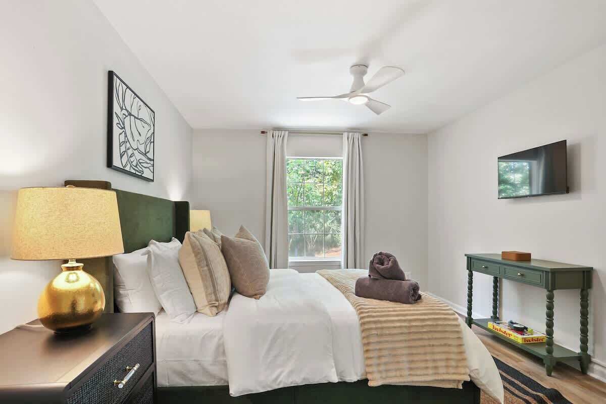 2 bedrooms, iron/ironing board, travel cot, WiFi