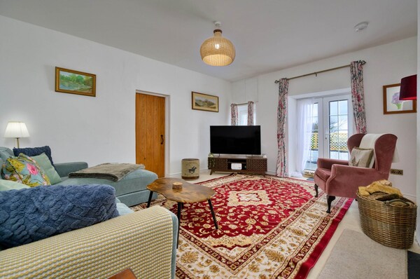 Scenic Snowdonia Border Cottage For 4 - Anglesey
