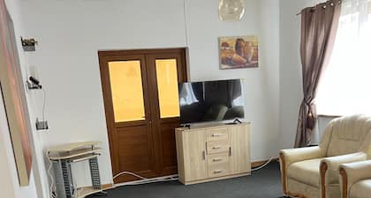 Roman Villa, Sleeps 8 With Parking and Garden
