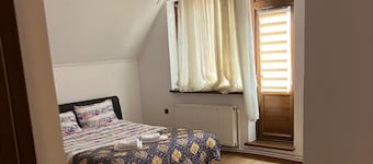 Roman Villa, Sleeps 8 With Parking and Garden