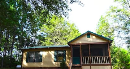 Cozy 2-bedroom cabin in superb Pine Mountain, GA near Callaway Gardens!