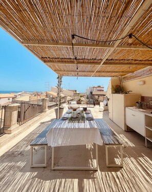 Outdoor dining - Alma Maris sea view penthouse (SIRACUSA)