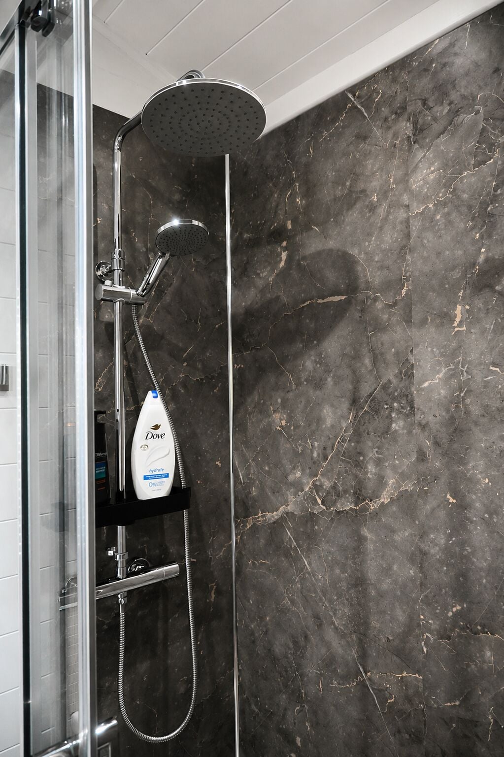 Cabin (The Coo NOT pet friendly) | Bathroom | Shower, rainfall showerhead, free toiletries, hair dryer