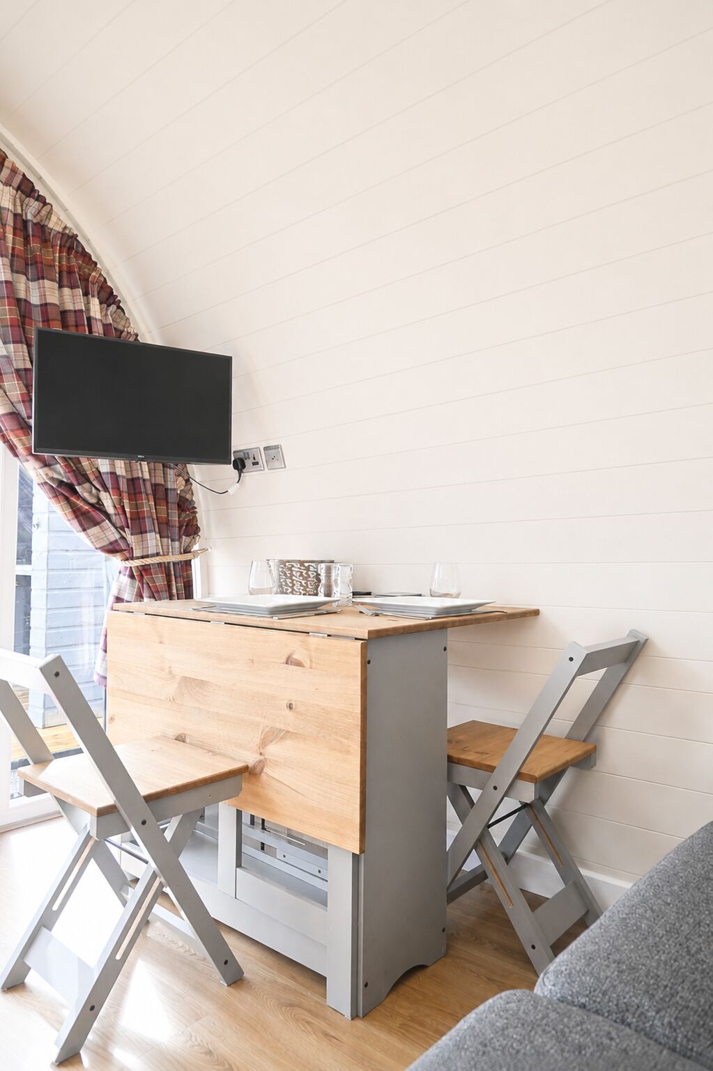 Cabin (The Stag  pet friendly) | In-room dining